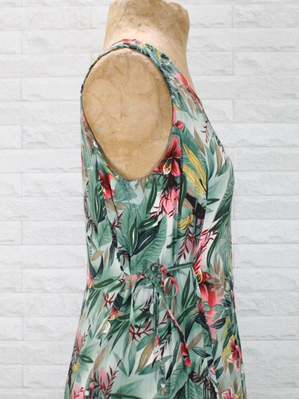 TEDDI Dress Tropical Floral Sleeveless Shift Flowy Resortwear Midi Green Pink - Picture 3 of 16